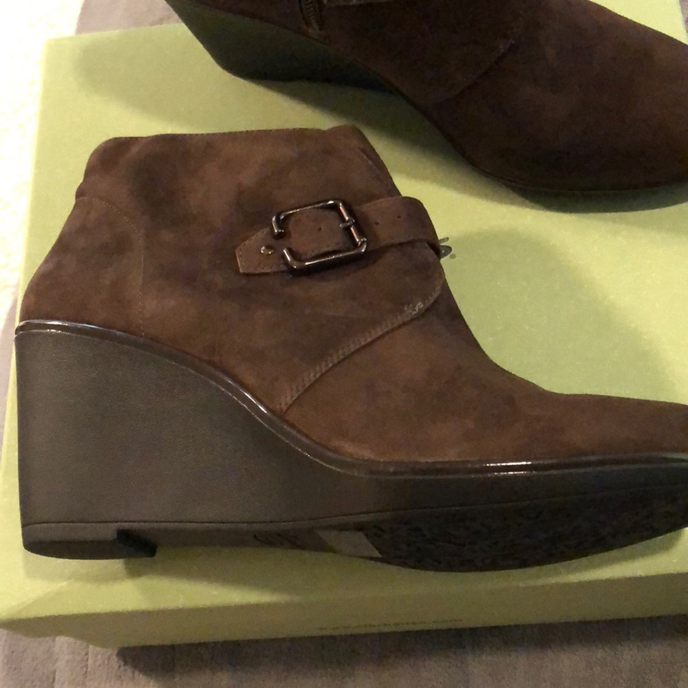 NWOT-Clark’s brown suede ankle boots 9.5m. - Picture 3 of 8